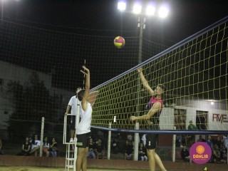 
<a style='margin-left: 5px;' class='btn btn-xs btn-social btn-facebook' href='https://www.facebook.com/sharer/sharer.php?u=https://boladovale.com.br/imgs/800-800-90/conteudo/fotos/1522/img9108.jpg' rel='popup' data-width='500' data-height='400'><i class='fa fa-facebook'></i>Compartilhar <span class='hidden-xs'>no Facebook</span>
</a> 
<a class='btn btn-default btn-xs' target='_blank' href='imgs/800-800-90/conteudo/fotos/1522/img9108.jpg'>
<span class='glyphicon glyphicon-cloud-download'></span> Salvar
</a> 
<span></span>