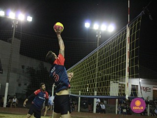 
<a style='margin-left: 5px;' class='btn btn-xs btn-social btn-facebook' href='https://www.facebook.com/sharer/sharer.php?u=https://boladovale.com.br/imgs/800-800-90/conteudo/fotos/1522/img9193.jpg' rel='popup' data-width='500' data-height='400'><i class='fa fa-facebook'></i>Compartilhar <span class='hidden-xs'>no Facebook</span>
</a> 
<a class='btn btn-default btn-xs' target='_blank' href='imgs/800-800-90/conteudo/fotos/1522/img9193.jpg'>
<span class='glyphicon glyphicon-cloud-download'></span> Salvar
</a> 
<span></span>