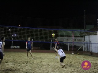 
<a style='margin-left: 5px;' class='btn btn-xs btn-social btn-facebook' href='https://www.facebook.com/sharer/sharer.php?u=https://boladovale.com.br/imgs/800-800-90/conteudo/fotos/1522/img9213.jpg' rel='popup' data-width='500' data-height='400'><i class='fa fa-facebook'></i>Compartilhar <span class='hidden-xs'>no Facebook</span>
</a> 
<a class='btn btn-default btn-xs' target='_blank' href='imgs/800-800-90/conteudo/fotos/1522/img9213.jpg'>
<span class='glyphicon glyphicon-cloud-download'></span> Salvar
</a> 
<span></span>