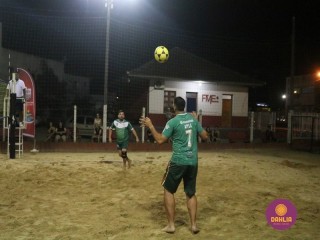 
<a style='margin-left: 5px;' class='btn btn-xs btn-social btn-facebook' href='https://www.facebook.com/sharer/sharer.php?u=https://boladovale.com.br/imgs/800-800-90/conteudo/fotos/1523/img9326.jpg' rel='popup' data-width='500' data-height='400'><i class='fa fa-facebook'></i>Compartilhar <span class='hidden-xs'>no Facebook</span>
</a> 
<a class='btn btn-default btn-xs' target='_blank' href='imgs/800-800-90/conteudo/fotos/1523/img9326.jpg'>
<span class='glyphicon glyphicon-cloud-download'></span> Salvar
</a> 
<span></span>