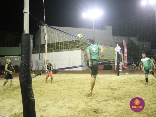 
<a style='margin-left: 5px;' class='btn btn-xs btn-social btn-facebook' href='https://www.facebook.com/sharer/sharer.php?u=https://boladovale.com.br/imgs/800-800-90/conteudo/fotos/1523/img9349.jpg' rel='popup' data-width='500' data-height='400'><i class='fa fa-facebook'></i>Compartilhar <span class='hidden-xs'>no Facebook</span>
</a> 
<a class='btn btn-default btn-xs' target='_blank' href='imgs/800-800-90/conteudo/fotos/1523/img9349.jpg'>
<span class='glyphicon glyphicon-cloud-download'></span> Salvar
</a> 
<span></span>