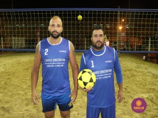 
<a style='margin-left: 5px;' class='btn btn-xs btn-social btn-facebook' href='https://www.facebook.com/sharer/sharer.php?u=https://boladovale.com.br/imgs/800-800-90/conteudo/fotos/1523/img9433.jpg' rel='popup' data-width='500' data-height='400'><i class='fa fa-facebook'></i>Compartilhar <span class='hidden-xs'>no Facebook</span>
</a> 
<a class='btn btn-default btn-xs' target='_blank' href='imgs/800-800-90/conteudo/fotos/1523/img9433.jpg'>
<span class='glyphicon glyphicon-cloud-download'></span> Salvar
</a> 
<span></span>