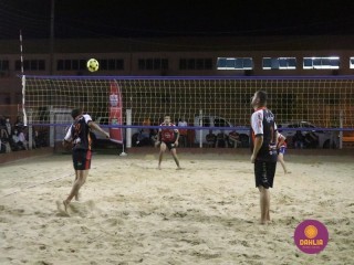 
<a style='margin-left: 5px;' class='btn btn-xs btn-social btn-facebook' href='https://www.facebook.com/sharer/sharer.php?u=https://boladovale.com.br/imgs/800-800-90/conteudo/fotos/1527/img9841.jpg' rel='popup' data-width='500' data-height='400'><i class='fa fa-facebook'></i>Compartilhar <span class='hidden-xs'>no Facebook</span>
</a> 
<a class='btn btn-default btn-xs' target='_blank' href='imgs/800-800-90/conteudo/fotos/1527/img9841.jpg'>
<span class='glyphicon glyphicon-cloud-download'></span> Salvar
</a> 
<span></span>