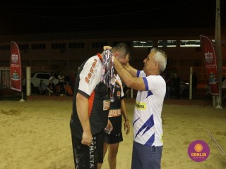 
<a style='margin-left: 5px;' class='btn btn-xs btn-social btn-facebook' href='https://www.facebook.com/sharer/sharer.php?u=https://boladovale.com.br/imgs/800-800-90/conteudo/fotos/1527/img9862.jpg' rel='popup' data-width='500' data-height='400'><i class='fa fa-facebook'></i>Compartilhar <span class='hidden-xs'>no Facebook</span>
</a> 
<a class='btn btn-default btn-xs' target='_blank' href='imgs/800-800-90/conteudo/fotos/1527/img9862.jpg'>
<span class='glyphicon glyphicon-cloud-download'></span> Salvar
</a> 
<span></span>