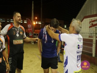 
<a style='margin-left: 5px;' class='btn btn-xs btn-social btn-facebook' href='https://www.facebook.com/sharer/sharer.php?u=https://boladovale.com.br/imgs/800-800-90/conteudo/fotos/1527/img9864.jpg' rel='popup' data-width='500' data-height='400'><i class='fa fa-facebook'></i>Compartilhar <span class='hidden-xs'>no Facebook</span>
</a> 
<a class='btn btn-default btn-xs' target='_blank' href='imgs/800-800-90/conteudo/fotos/1527/img9864.jpg'>
<span class='glyphicon glyphicon-cloud-download'></span> Salvar
</a> 
<span></span>