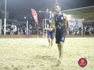 
<a style='margin-left: 5px;' class='btn btn-xs btn-social btn-facebook' href='https://www.facebook.com/sharer/sharer.php?u=https://boladovale.com.br/imgs/800-800-90/conteudo/fotos/1529/img0110.jpg' rel='popup' data-width='500' data-height='400'><i class='fa fa-facebook'></i>Compartilhar <span class='hidden-xs'>no Facebook</span>
</a> 
<a class='btn btn-default btn-xs' target='_blank' href='imgs/800-800-90/conteudo/fotos/1529/img0110.jpg'>
<span class='glyphicon glyphicon-cloud-download'></span> Salvar
</a> 
<span></span>