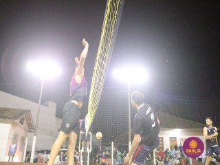 
<a style='margin-left: 5px;' class='btn btn-xs btn-social btn-facebook' href='https://www.facebook.com/sharer/sharer.php?u=https://boladovale.com.br/imgs/800-800-90/conteudo/fotos/1529/img0161.jpg' rel='popup' data-width='500' data-height='400'><i class='fa fa-facebook'></i>Compartilhar <span class='hidden-xs'>no Facebook</span>
</a> 
<a class='btn btn-default btn-xs' target='_blank' href='imgs/800-800-90/conteudo/fotos/1529/img0161.jpg'>
<span class='glyphicon glyphicon-cloud-download'></span> Salvar
</a> 
<span></span>