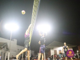 
<a style='margin-left: 5px;' class='btn btn-xs btn-social btn-facebook' href='https://www.facebook.com/sharer/sharer.php?u=https://boladovale.com.br/imgs/800-800-90/conteudo/fotos/1529/img0169.jpg' rel='popup' data-width='500' data-height='400'><i class='fa fa-facebook'></i>Compartilhar <span class='hidden-xs'>no Facebook</span>
</a> 
<a class='btn btn-default btn-xs' target='_blank' href='imgs/800-800-90/conteudo/fotos/1529/img0169.jpg'>
<span class='glyphicon glyphicon-cloud-download'></span> Salvar
</a> 
<span></span>
