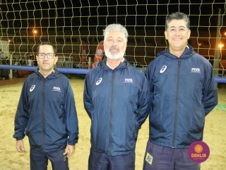 
<a style='margin-left: 5px;' class='btn btn-xs btn-social btn-facebook' href='https://www.facebook.com/sharer/sharer.php?u=https://boladovale.com.br/imgs/800-800-90/conteudo/fotos/1529/img0218.jpg' rel='popup' data-width='500' data-height='400'><i class='fa fa-facebook'></i>Compartilhar <span class='hidden-xs'>no Facebook</span>
</a> 
<a class='btn btn-default btn-xs' target='_blank' href='imgs/800-800-90/conteudo/fotos/1529/img0218.jpg'>
<span class='glyphicon glyphicon-cloud-download'></span> Salvar
</a> 
<span></span>