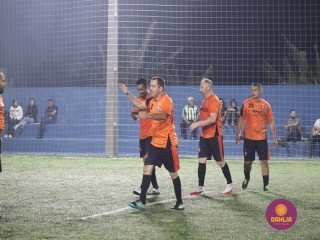 
<a style='margin-left: 5px;' class='btn btn-xs btn-social btn-facebook' href='https://www.facebook.com/sharer/sharer.php?u=https://boladovale.com.br/imgs/800-800-90/conteudo/fotos/1530/img0468.jpg' rel='popup' data-width='500' data-height='400'><i class='fa fa-facebook'></i>Compartilhar <span class='hidden-xs'>no Facebook</span>
</a> 
<a class='btn btn-default btn-xs' target='_blank' href='imgs/800-800-90/conteudo/fotos/1530/img0468.jpg'>
<span class='glyphicon glyphicon-cloud-download'></span> Salvar
</a> 
<span></span>