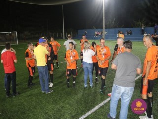 
<a style='margin-left: 5px;' class='btn btn-xs btn-social btn-facebook' href='https://www.facebook.com/sharer/sharer.php?u=https://boladovale.com.br/imgs/800-800-90/conteudo/fotos/1532/img1193.jpg' rel='popup' data-width='500' data-height='400'><i class='fa fa-facebook'></i>Compartilhar <span class='hidden-xs'>no Facebook</span>
</a> 
<a class='btn btn-default btn-xs' target='_blank' href='imgs/800-800-90/conteudo/fotos/1532/img1193.jpg'>
<span class='glyphicon glyphicon-cloud-download'></span> Salvar
</a> 
<span></span>