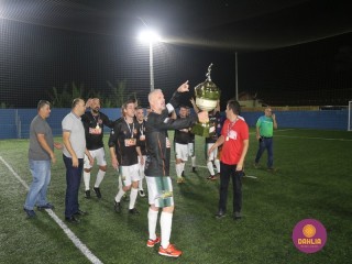 
<a style='margin-left: 5px;' class='btn btn-xs btn-social btn-facebook' href='https://www.facebook.com/sharer/sharer.php?u=https://boladovale.com.br/imgs/800-800-90/conteudo/fotos/1532/img1208.jpg' rel='popup' data-width='500' data-height='400'><i class='fa fa-facebook'></i>Compartilhar <span class='hidden-xs'>no Facebook</span>
</a> 
<a class='btn btn-default btn-xs' target='_blank' href='imgs/800-800-90/conteudo/fotos/1532/img1208.jpg'>
<span class='glyphicon glyphicon-cloud-download'></span> Salvar
</a> 
<span></span>