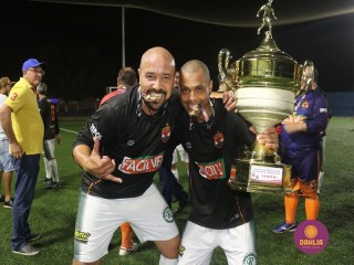 
<a style='margin-left: 5px;' class='btn btn-xs btn-social btn-facebook' href='https://www.facebook.com/sharer/sharer.php?u=https://boladovale.com.br/imgs/800-800-90/conteudo/fotos/1532/img1225.jpg' rel='popup' data-width='500' data-height='400'><i class='fa fa-facebook'></i>Compartilhar <span class='hidden-xs'>no Facebook</span>
</a> 
<a class='btn btn-default btn-xs' target='_blank' href='imgs/800-800-90/conteudo/fotos/1532/img1225.jpg'>
<span class='glyphicon glyphicon-cloud-download'></span> Salvar
</a> 
<span></span>