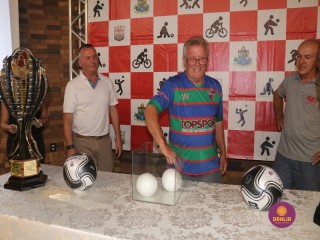 
<a style='margin-left: 5px;' class='btn btn-xs btn-social btn-facebook' href='https://www.facebook.com/sharer/sharer.php?u=https://boladovale.com.br/imgs/800-800-90/conteudo/fotos/1534/img5376.jpg' rel='popup' data-width='500' data-height='400'><i class='fa fa-facebook'></i>Compartilhar <span class='hidden-xs'>no Facebook</span>
</a> 
<a class='btn btn-default btn-xs' target='_blank' href='imgs/800-800-90/conteudo/fotos/1534/img5376.jpg'>
<span class='glyphicon glyphicon-cloud-download'></span> Salvar
</a> 
<span></span>