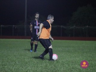 
<a style='margin-left: 5px;' class='btn btn-xs btn-social btn-facebook' href='https://www.facebook.com/sharer/sharer.php?u=https://boladovale.com.br/imgs/800-800-90/conteudo/fotos/1542/img9605.jpg' rel='popup' data-width='500' data-height='400'><i class='fa fa-facebook'></i>Compartilhar <span class='hidden-xs'>no Facebook</span>
</a> 
<a class='btn btn-default btn-xs' target='_blank' href='imgs/800-800-90/conteudo/fotos/1542/img9605.jpg'>
<span class='glyphicon glyphicon-cloud-download'></span> Salvar
</a> 
<span></span>