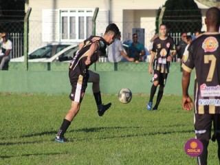 
<a style='margin-left: 5px;' class='btn btn-xs btn-social btn-facebook' href='https://www.facebook.com/sharer/sharer.php?u=https://boladovale.com.br/imgs/800-800-90/conteudo/fotos/1543/img9908.jpg' rel='popup' data-width='500' data-height='400'><i class='fa fa-facebook'></i>Compartilhar <span class='hidden-xs'>no Facebook</span>
</a> 
<a class='btn btn-default btn-xs' target='_blank' href='imgs/800-800-90/conteudo/fotos/1543/img9908.jpg'>
<span class='glyphicon glyphicon-cloud-download'></span> Salvar
</a> 
<span></span>