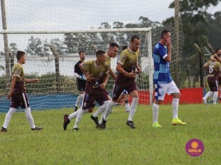 
<a style='margin-left: 5px;' class='btn btn-xs btn-social btn-facebook' href='https://www.facebook.com/sharer/sharer.php?u=https://boladovale.com.br/imgs/800-800-90/conteudo/fotos/1546/404.jpg' rel='popup' data-width='500' data-height='400'><i class='fa fa-facebook'></i>Compartilhar <span class='hidden-xs'>no Facebook</span>
</a> 
<a class='btn btn-default btn-xs' target='_blank' href='imgs/800-800-90/conteudo/fotos/1546/404.jpg'>
<span class='glyphicon glyphicon-cloud-download'></span> Salvar
</a> 
<span></span>