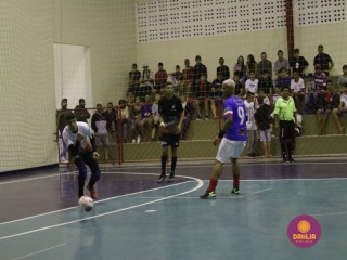 
<a style='margin-left: 5px;' class='btn btn-xs btn-social btn-facebook' href='https://www.facebook.com/sharer/sharer.php?u=https://boladovale.com.br/imgs/800-800-90/conteudo/fotos/1557/img2051.jpg' rel='popup' data-width='500' data-height='400'><i class='fa fa-facebook'></i>Compartilhar <span class='hidden-xs'>no Facebook</span>
</a> 
<a class='btn btn-default btn-xs' target='_blank' href='imgs/800-800-90/conteudo/fotos/1557/img2051.jpg'>
<span class='glyphicon glyphicon-cloud-download'></span> Salvar
</a> 
<span></span>