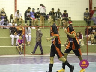 
<a style='margin-left: 5px;' class='btn btn-xs btn-social btn-facebook' href='https://www.facebook.com/sharer/sharer.php?u=https://boladovale.com.br/imgs/800-800-90/conteudo/fotos/1566/img3068.jpg' rel='popup' data-width='500' data-height='400'><i class='fa fa-facebook'></i>Compartilhar <span class='hidden-xs'>no Facebook</span>
</a> 
<a class='btn btn-default btn-xs' target='_blank' href='imgs/800-800-90/conteudo/fotos/1566/img3068.jpg'>
<span class='glyphicon glyphicon-cloud-download'></span> Salvar
</a> 
<span></span>