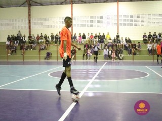 
<a style='margin-left: 5px;' class='btn btn-xs btn-social btn-facebook' href='https://www.facebook.com/sharer/sharer.php?u=https://boladovale.com.br/imgs/800-800-90/conteudo/fotos/1567/img3218.jpg' rel='popup' data-width='500' data-height='400'><i class='fa fa-facebook'></i>Compartilhar <span class='hidden-xs'>no Facebook</span>
</a> 
<a class='btn btn-default btn-xs' target='_blank' href='imgs/800-800-90/conteudo/fotos/1567/img3218.jpg'>
<span class='glyphicon glyphicon-cloud-download'></span> Salvar
</a> 
<span></span>