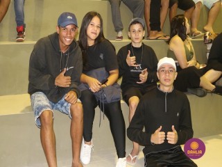 
<a style='margin-left: 5px;' class='btn btn-xs btn-social btn-facebook' href='https://www.facebook.com/sharer/sharer.php?u=https://boladovale.com.br/imgs/800-800-90/conteudo/fotos/1572/img3568.jpg' rel='popup' data-width='500' data-height='400'><i class='fa fa-facebook'></i>Compartilhar <span class='hidden-xs'>no Facebook</span>
</a> 
<a class='btn btn-default btn-xs' target='_blank' href='imgs/800-800-90/conteudo/fotos/1572/img3568.jpg'>
<span class='glyphicon glyphicon-cloud-download'></span> Salvar
</a> 
<span></span>