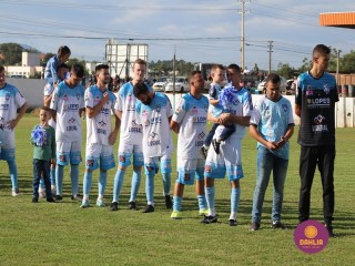 
<a style='margin-left: 5px;' class='btn btn-xs btn-social btn-facebook' href='https://www.facebook.com/sharer/sharer.php?u=https://boladovale.com.br/imgs/800-800-90/conteudo/fotos/1576/img4180.jpg' rel='popup' data-width='500' data-height='400'><i class='fa fa-facebook'></i>Compartilhar <span class='hidden-xs'>no Facebook</span>
</a> 
<a class='btn btn-default btn-xs' target='_blank' href='imgs/800-800-90/conteudo/fotos/1576/img4180.jpg'>
<span class='glyphicon glyphicon-cloud-download'></span> Salvar
</a> 
<span></span>