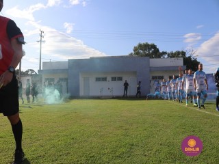 
<a style='margin-left: 5px;' class='btn btn-xs btn-social btn-facebook' href='https://www.facebook.com/sharer/sharer.php?u=https://boladovale.com.br/imgs/800-800-90/conteudo/fotos/1576/img4237.jpg' rel='popup' data-width='500' data-height='400'><i class='fa fa-facebook'></i>Compartilhar <span class='hidden-xs'>no Facebook</span>
</a> 
<a class='btn btn-default btn-xs' target='_blank' href='imgs/800-800-90/conteudo/fotos/1576/img4237.jpg'>
<span class='glyphicon glyphicon-cloud-download'></span> Salvar
</a> 
<span></span>