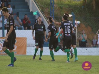 
<a style='margin-left: 5px;' class='btn btn-xs btn-social btn-facebook' href='https://www.facebook.com/sharer/sharer.php?u=https://boladovale.com.br/imgs/800-800-90/conteudo/fotos/1576/img4637.jpg' rel='popup' data-width='500' data-height='400'><i class='fa fa-facebook'></i>Compartilhar <span class='hidden-xs'>no Facebook</span>
</a> 
<a class='btn btn-default btn-xs' target='_blank' href='imgs/800-800-90/conteudo/fotos/1576/img4637.jpg'>
<span class='glyphicon glyphicon-cloud-download'></span> Salvar
</a> 
<span></span>