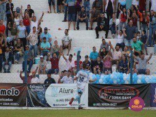 
<a style='margin-left: 5px;' class='btn btn-xs btn-social btn-facebook' href='https://www.facebook.com/sharer/sharer.php?u=https://boladovale.com.br/imgs/800-800-90/conteudo/fotos/1576/img4726.jpg' rel='popup' data-width='500' data-height='400'><i class='fa fa-facebook'></i>Compartilhar <span class='hidden-xs'>no Facebook</span>
</a> 
<a class='btn btn-default btn-xs' target='_blank' href='imgs/800-800-90/conteudo/fotos/1576/img4726.jpg'>
<span class='glyphicon glyphicon-cloud-download'></span> Salvar
</a> 
<span></span>