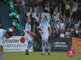 
<a style='margin-left: 5px;' class='btn btn-xs btn-social btn-facebook' href='https://www.facebook.com/sharer/sharer.php?u=https://boladovale.com.br/imgs/800-800-90/conteudo/fotos/1576/img4733.jpg' rel='popup' data-width='500' data-height='400'><i class='fa fa-facebook'></i>Compartilhar <span class='hidden-xs'>no Facebook</span>
</a> 
<a class='btn btn-default btn-xs' target='_blank' href='imgs/800-800-90/conteudo/fotos/1576/img4733.jpg'>
<span class='glyphicon glyphicon-cloud-download'></span> Salvar
</a> 
<span></span>