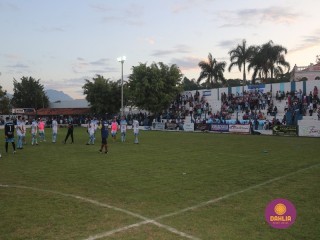 
<a style='margin-left: 5px;' class='btn btn-xs btn-social btn-facebook' href='https://www.facebook.com/sharer/sharer.php?u=https://boladovale.com.br/imgs/800-800-90/conteudo/fotos/1576/img4757.jpg' rel='popup' data-width='500' data-height='400'><i class='fa fa-facebook'></i>Compartilhar <span class='hidden-xs'>no Facebook</span>
</a> 
<a class='btn btn-default btn-xs' target='_blank' href='imgs/800-800-90/conteudo/fotos/1576/img4757.jpg'>
<span class='glyphicon glyphicon-cloud-download'></span> Salvar
</a> 
<span></span>