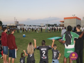 
<a style='margin-left: 5px;' class='btn btn-xs btn-social btn-facebook' href='https://www.facebook.com/sharer/sharer.php?u=https://boladovale.com.br/imgs/800-800-90/conteudo/fotos/1576/img4763.jpg' rel='popup' data-width='500' data-height='400'><i class='fa fa-facebook'></i>Compartilhar <span class='hidden-xs'>no Facebook</span>
</a> 
<a class='btn btn-default btn-xs' target='_blank' href='imgs/800-800-90/conteudo/fotos/1576/img4763.jpg'>
<span class='glyphicon glyphicon-cloud-download'></span> Salvar
</a> 
<span></span>