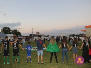 
<a style='margin-left: 5px;' class='btn btn-xs btn-social btn-facebook' href='https://www.facebook.com/sharer/sharer.php?u=https://boladovale.com.br/imgs/800-800-90/conteudo/fotos/1576/img4765.jpg' rel='popup' data-width='500' data-height='400'><i class='fa fa-facebook'></i>Compartilhar <span class='hidden-xs'>no Facebook</span>
</a> 
<a class='btn btn-default btn-xs' target='_blank' href='imgs/800-800-90/conteudo/fotos/1576/img4765.jpg'>
<span class='glyphicon glyphicon-cloud-download'></span> Salvar
</a> 
<span></span>