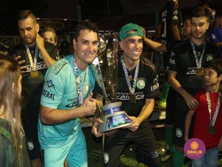 
<a style='margin-left: 5px;' class='btn btn-xs btn-social btn-facebook' href='https://www.facebook.com/sharer/sharer.php?u=https://boladovale.com.br/imgs/800-800-90/conteudo/fotos/1577/img4899.jpg' rel='popup' data-width='500' data-height='400'><i class='fa fa-facebook'></i>Compartilhar <span class='hidden-xs'>no Facebook</span>
</a> 
<a class='btn btn-default btn-xs' target='_blank' href='imgs/800-800-90/conteudo/fotos/1577/img4899.jpg'>
<span class='glyphicon glyphicon-cloud-download'></span> Salvar
</a> 
<span></span>