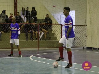 
<a style='margin-left: 5px;' class='btn btn-xs btn-social btn-facebook' href='https://www.facebook.com/sharer/sharer.php?u=https://boladovale.com.br/imgs/800-800-90/conteudo/fotos/1579/img5278.jpg' rel='popup' data-width='500' data-height='400'><i class='fa fa-facebook'></i>Compartilhar <span class='hidden-xs'>no Facebook</span>
</a> 
<a class='btn btn-default btn-xs' target='_blank' href='imgs/800-800-90/conteudo/fotos/1579/img5278.jpg'>
<span class='glyphicon glyphicon-cloud-download'></span> Salvar
</a> 
<span></span>