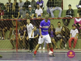 
<a style='margin-left: 5px;' class='btn btn-xs btn-social btn-facebook' href='https://www.facebook.com/sharer/sharer.php?u=https://boladovale.com.br/imgs/800-800-90/conteudo/fotos/1585/img5807.jpg' rel='popup' data-width='500' data-height='400'><i class='fa fa-facebook'></i>Compartilhar <span class='hidden-xs'>no Facebook</span>
</a> 
<a class='btn btn-default btn-xs' target='_blank' href='imgs/800-800-90/conteudo/fotos/1585/img5807.jpg'>
<span class='glyphicon glyphicon-cloud-download'></span> Salvar
</a> 
<span></span>