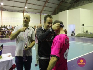 
<a style='margin-left: 5px;' class='btn btn-xs btn-social btn-facebook' href='https://www.facebook.com/sharer/sharer.php?u=https://boladovale.com.br/imgs/800-800-90/conteudo/fotos/1585/img5875.jpg' rel='popup' data-width='500' data-height='400'><i class='fa fa-facebook'></i>Compartilhar <span class='hidden-xs'>no Facebook</span>
</a> 
<a class='btn btn-default btn-xs' target='_blank' href='imgs/800-800-90/conteudo/fotos/1585/img5875.jpg'>
<span class='glyphicon glyphicon-cloud-download'></span> Salvar
</a> 
<span></span>