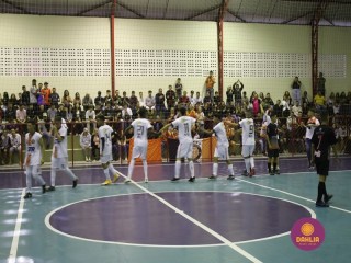 
<a style='margin-left: 5px;' class='btn btn-xs btn-social btn-facebook' href='https://www.facebook.com/sharer/sharer.php?u=https://boladovale.com.br/imgs/800-800-90/conteudo/fotos/1586/img5986.jpg' rel='popup' data-width='500' data-height='400'><i class='fa fa-facebook'></i>Compartilhar <span class='hidden-xs'>no Facebook</span>
</a> 
<a class='btn btn-default btn-xs' target='_blank' href='imgs/800-800-90/conteudo/fotos/1586/img5986.jpg'>
<span class='glyphicon glyphicon-cloud-download'></span> Salvar
</a> 
<span></span>
