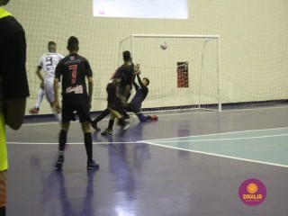 
<a style='margin-left: 5px;' class='btn btn-xs btn-social btn-facebook' href='https://www.facebook.com/sharer/sharer.php?u=https://boladovale.com.br/imgs/800-800-90/conteudo/fotos/1586/img6127.jpg' rel='popup' data-width='500' data-height='400'><i class='fa fa-facebook'></i>Compartilhar <span class='hidden-xs'>no Facebook</span>
</a> 
<a class='btn btn-default btn-xs' target='_blank' href='imgs/800-800-90/conteudo/fotos/1586/img6127.jpg'>
<span class='glyphicon glyphicon-cloud-download'></span> Salvar
</a> 
<span></span>
