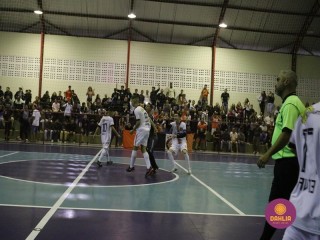 
<a style='margin-left: 5px;' class='btn btn-xs btn-social btn-facebook' href='https://www.facebook.com/sharer/sharer.php?u=https://boladovale.com.br/imgs/800-800-90/conteudo/fotos/1586/img6130.jpg' rel='popup' data-width='500' data-height='400'><i class='fa fa-facebook'></i>Compartilhar <span class='hidden-xs'>no Facebook</span>
</a> 
<a class='btn btn-default btn-xs' target='_blank' href='imgs/800-800-90/conteudo/fotos/1586/img6130.jpg'>
<span class='glyphicon glyphicon-cloud-download'></span> Salvar
</a> 
<span></span>