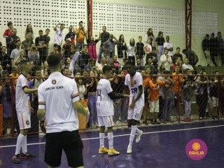 
<a style='margin-left: 5px;' class='btn btn-xs btn-social btn-facebook' href='https://www.facebook.com/sharer/sharer.php?u=https://boladovale.com.br/imgs/800-800-90/conteudo/fotos/1586/img6192.jpg' rel='popup' data-width='500' data-height='400'><i class='fa fa-facebook'></i>Compartilhar <span class='hidden-xs'>no Facebook</span>
</a> 
<a class='btn btn-default btn-xs' target='_blank' href='imgs/800-800-90/conteudo/fotos/1586/img6192.jpg'>
<span class='glyphicon glyphicon-cloud-download'></span> Salvar
</a> 
<span></span>