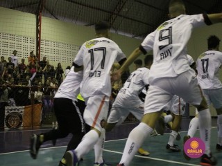 
<a style='margin-left: 5px;' class='btn btn-xs btn-social btn-facebook' href='https://www.facebook.com/sharer/sharer.php?u=https://boladovale.com.br/imgs/800-800-90/conteudo/fotos/1586/img6284.jpg' rel='popup' data-width='500' data-height='400'><i class='fa fa-facebook'></i>Compartilhar <span class='hidden-xs'>no Facebook</span>
</a> 
<a class='btn btn-default btn-xs' target='_blank' href='imgs/800-800-90/conteudo/fotos/1586/img6284.jpg'>
<span class='glyphicon glyphicon-cloud-download'></span> Salvar
</a> 
<span></span>
