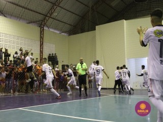 
<a style='margin-left: 5px;' class='btn btn-xs btn-social btn-facebook' href='https://www.facebook.com/sharer/sharer.php?u=https://boladovale.com.br/imgs/800-800-90/conteudo/fotos/1586/img6291.jpg' rel='popup' data-width='500' data-height='400'><i class='fa fa-facebook'></i>Compartilhar <span class='hidden-xs'>no Facebook</span>
</a> 
<a class='btn btn-default btn-xs' target='_blank' href='imgs/800-800-90/conteudo/fotos/1586/img6291.jpg'>
<span class='glyphicon glyphicon-cloud-download'></span> Salvar
</a> 
<span></span>