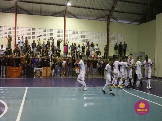 
<a style='margin-left: 5px;' class='btn btn-xs btn-social btn-facebook' href='https://www.facebook.com/sharer/sharer.php?u=https://boladovale.com.br/imgs/800-800-90/conteudo/fotos/1586/img6331.jpg' rel='popup' data-width='500' data-height='400'><i class='fa fa-facebook'></i>Compartilhar <span class='hidden-xs'>no Facebook</span>
</a> 
<a class='btn btn-default btn-xs' target='_blank' href='imgs/800-800-90/conteudo/fotos/1586/img6331.jpg'>
<span class='glyphicon glyphicon-cloud-download'></span> Salvar
</a> 
<span></span>