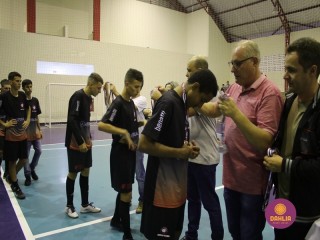 
<a style='margin-left: 5px;' class='btn btn-xs btn-social btn-facebook' href='https://www.facebook.com/sharer/sharer.php?u=https://boladovale.com.br/imgs/800-800-90/conteudo/fotos/1586/img6359.jpg' rel='popup' data-width='500' data-height='400'><i class='fa fa-facebook'></i>Compartilhar <span class='hidden-xs'>no Facebook</span>
</a> 
<a class='btn btn-default btn-xs' target='_blank' href='imgs/800-800-90/conteudo/fotos/1586/img6359.jpg'>
<span class='glyphicon glyphicon-cloud-download'></span> Salvar
</a> 
<span></span>