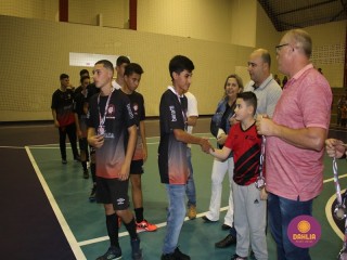 
<a style='margin-left: 5px;' class='btn btn-xs btn-social btn-facebook' href='https://www.facebook.com/sharer/sharer.php?u=https://boladovale.com.br/imgs/800-800-90/conteudo/fotos/1586/img6365.jpg' rel='popup' data-width='500' data-height='400'><i class='fa fa-facebook'></i>Compartilhar <span class='hidden-xs'>no Facebook</span>
</a> 
<a class='btn btn-default btn-xs' target='_blank' href='imgs/800-800-90/conteudo/fotos/1586/img6365.jpg'>
<span class='glyphicon glyphicon-cloud-download'></span> Salvar
</a> 
<span></span>