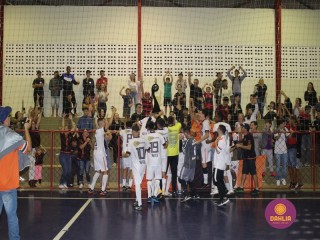 
<a style='margin-left: 5px;' class='btn btn-xs btn-social btn-facebook' href='https://www.facebook.com/sharer/sharer.php?u=https://boladovale.com.br/imgs/800-800-90/conteudo/fotos/1586/img6404.jpg' rel='popup' data-width='500' data-height='400'><i class='fa fa-facebook'></i>Compartilhar <span class='hidden-xs'>no Facebook</span>
</a> 
<a class='btn btn-default btn-xs' target='_blank' href='imgs/800-800-90/conteudo/fotos/1586/img6404.jpg'>
<span class='glyphicon glyphicon-cloud-download'></span> Salvar
</a> 
<span></span>