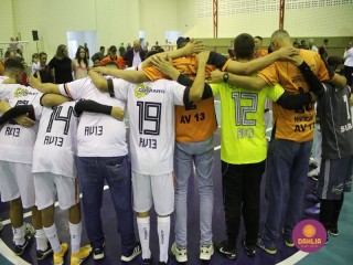 
<a style='margin-left: 5px;' class='btn btn-xs btn-social btn-facebook' href='https://www.facebook.com/sharer/sharer.php?u=https://boladovale.com.br/imgs/800-800-90/conteudo/fotos/1586/img6484.jpg' rel='popup' data-width='500' data-height='400'><i class='fa fa-facebook'></i>Compartilhar <span class='hidden-xs'>no Facebook</span>
</a> 
<a class='btn btn-default btn-xs' target='_blank' href='imgs/800-800-90/conteudo/fotos/1586/img6484.jpg'>
<span class='glyphicon glyphicon-cloud-download'></span> Salvar
</a> 
<span></span>