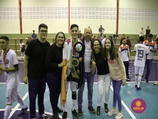 
<a style='margin-left: 5px;' class='btn btn-xs btn-social btn-facebook' href='https://www.facebook.com/sharer/sharer.php?u=https://boladovale.com.br/imgs/800-800-90/conteudo/fotos/1586/img6495.jpg' rel='popup' data-width='500' data-height='400'><i class='fa fa-facebook'></i>Compartilhar <span class='hidden-xs'>no Facebook</span>
</a> 
<a class='btn btn-default btn-xs' target='_blank' href='imgs/800-800-90/conteudo/fotos/1586/img6495.jpg'>
<span class='glyphicon glyphicon-cloud-download'></span> Salvar
</a> 
<span></span>