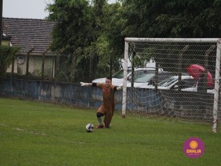 
<a style='margin-left: 5px;' class='btn btn-xs btn-social btn-facebook' href='https://www.facebook.com/sharer/sharer.php?u=https://boladovale.com.br/imgs/800-800-90/conteudo/fotos/1589/img9524.jpg' rel='popup' data-width='500' data-height='400'><i class='fa fa-facebook'></i>Compartilhar <span class='hidden-xs'>no Facebook</span>
</a> 
<a class='btn btn-default btn-xs' target='_blank' href='imgs/800-800-90/conteudo/fotos/1589/img9524.jpg'>
<span class='glyphicon glyphicon-cloud-download'></span> Salvar
</a> 
<span></span>